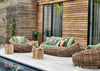 Sfeerfoto van het Apple Bee Cocoon Loungeset 6-delig naast het zwembad in iemand zijn tuin